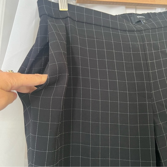 Theory Treeca Pull-On Cropped Mid Rise Pant in Checked Crepe Black Size 10 - Picture 5 of 9